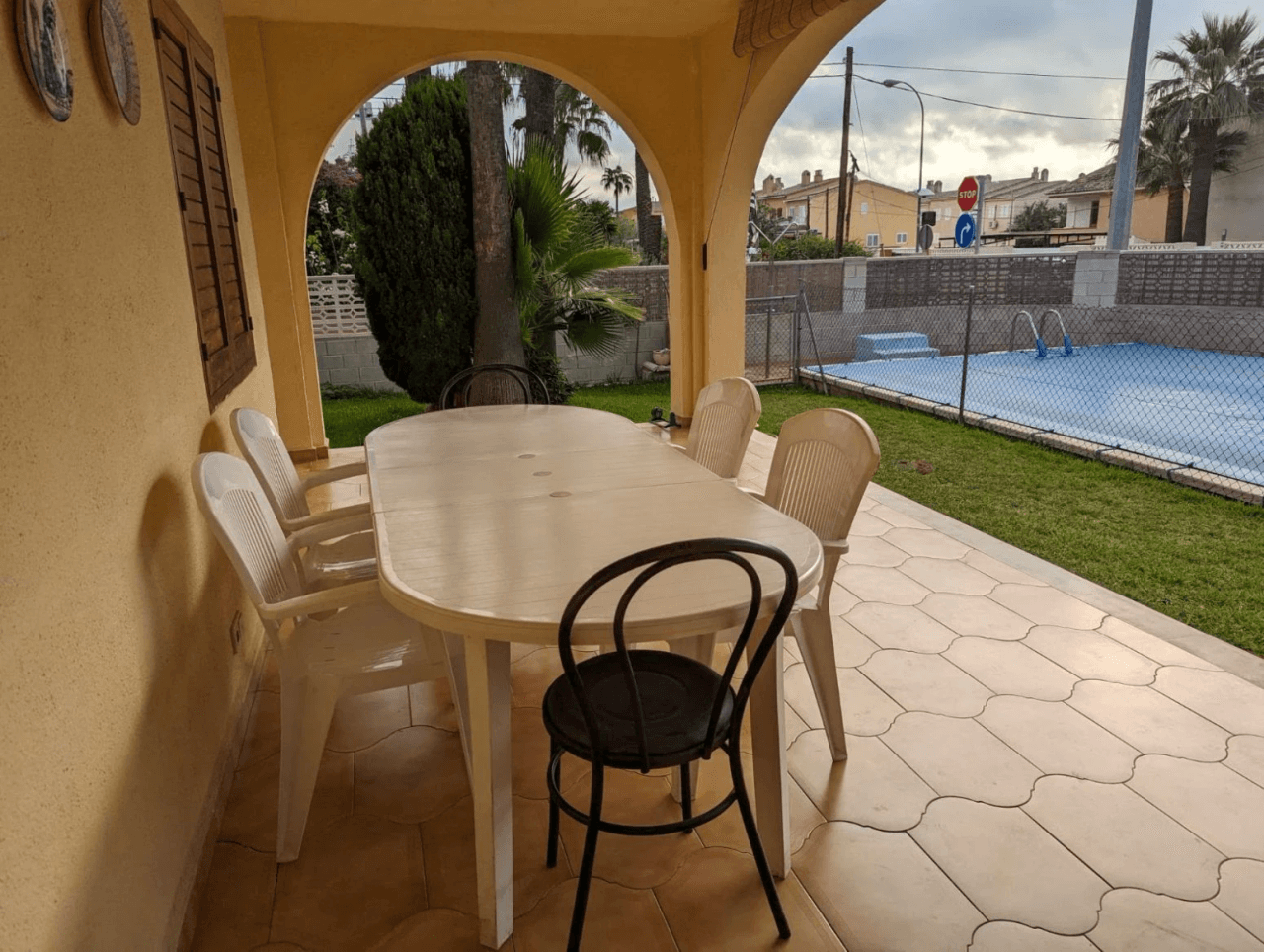 Villa individual con piscina en Zona Gran Avenida