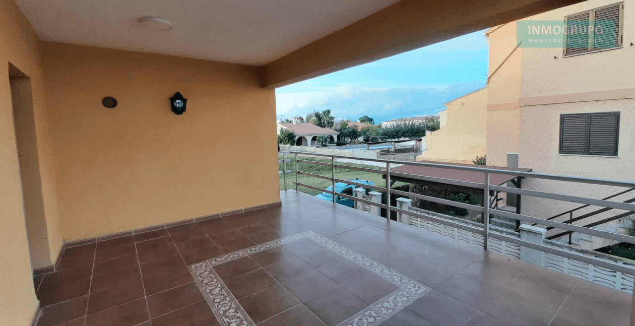 CHALET con vistas al mar en playa de Almassora
