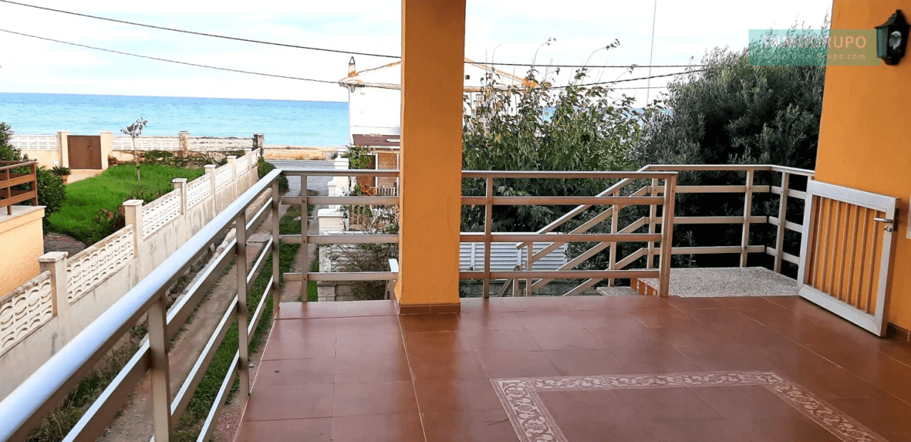 CHALET con vistas al mar en playa de Almassora