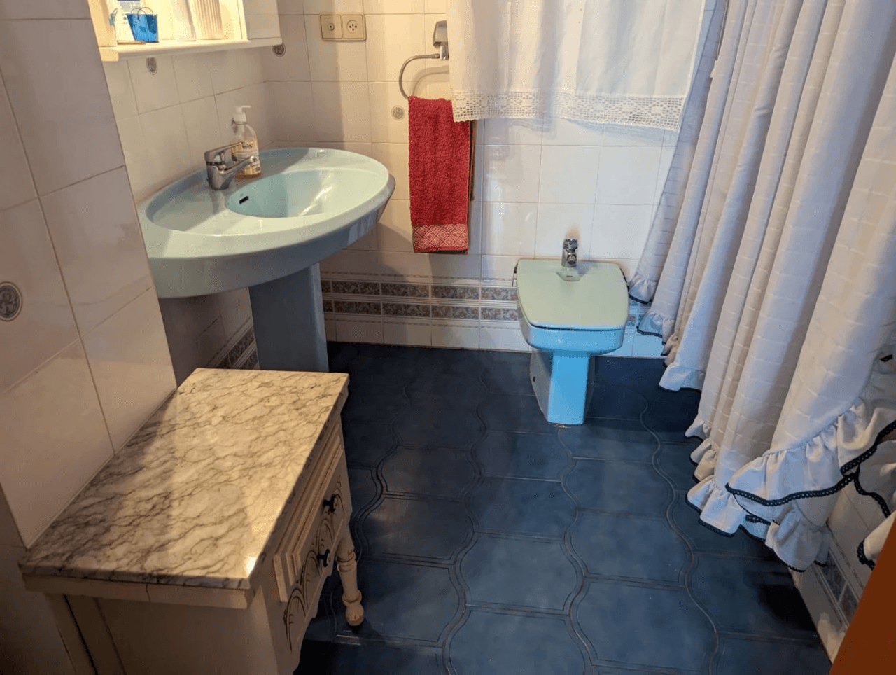 Villa individual con piscina en Zona Gran Avenida