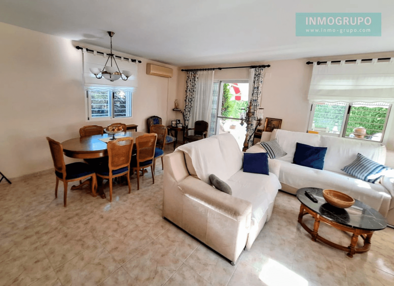 Villa individual a la venta en Zona Terres