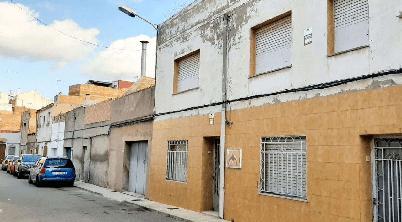 Casa en Boqueras, con dos terrazas y garaje.