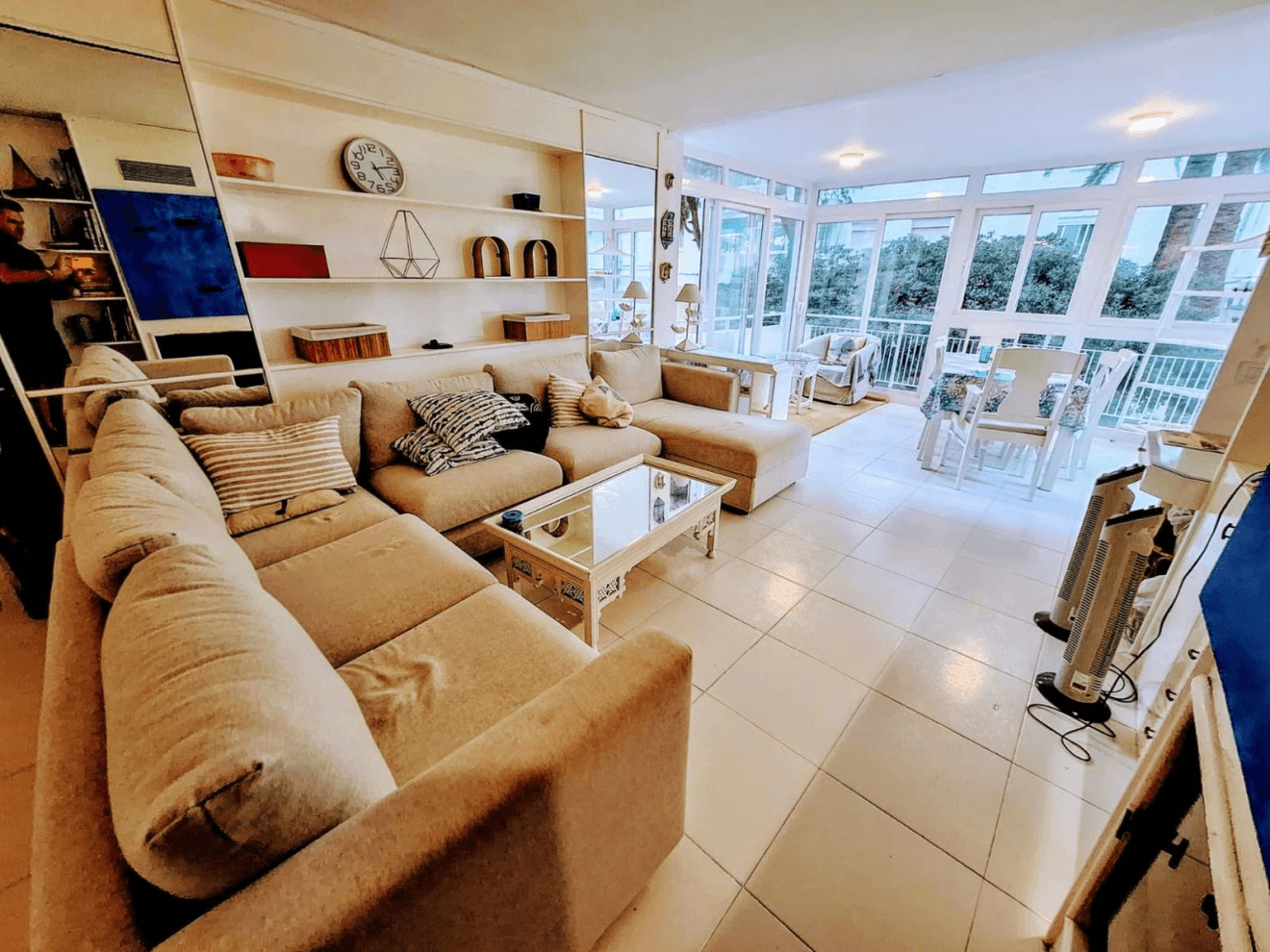 Apartamento primera linea de la playa zona voramar.