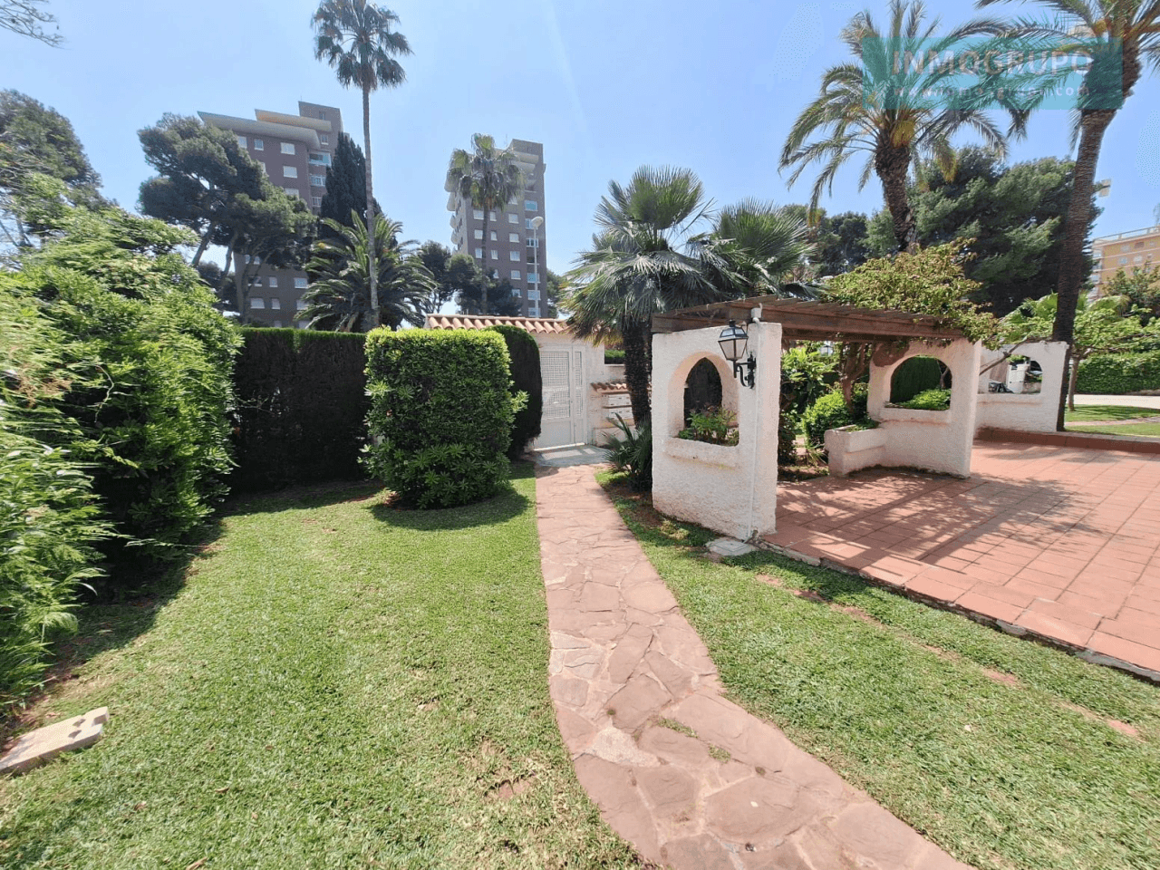 ADOSADO A LA VENTA EN PLAYA DE VORAMAR