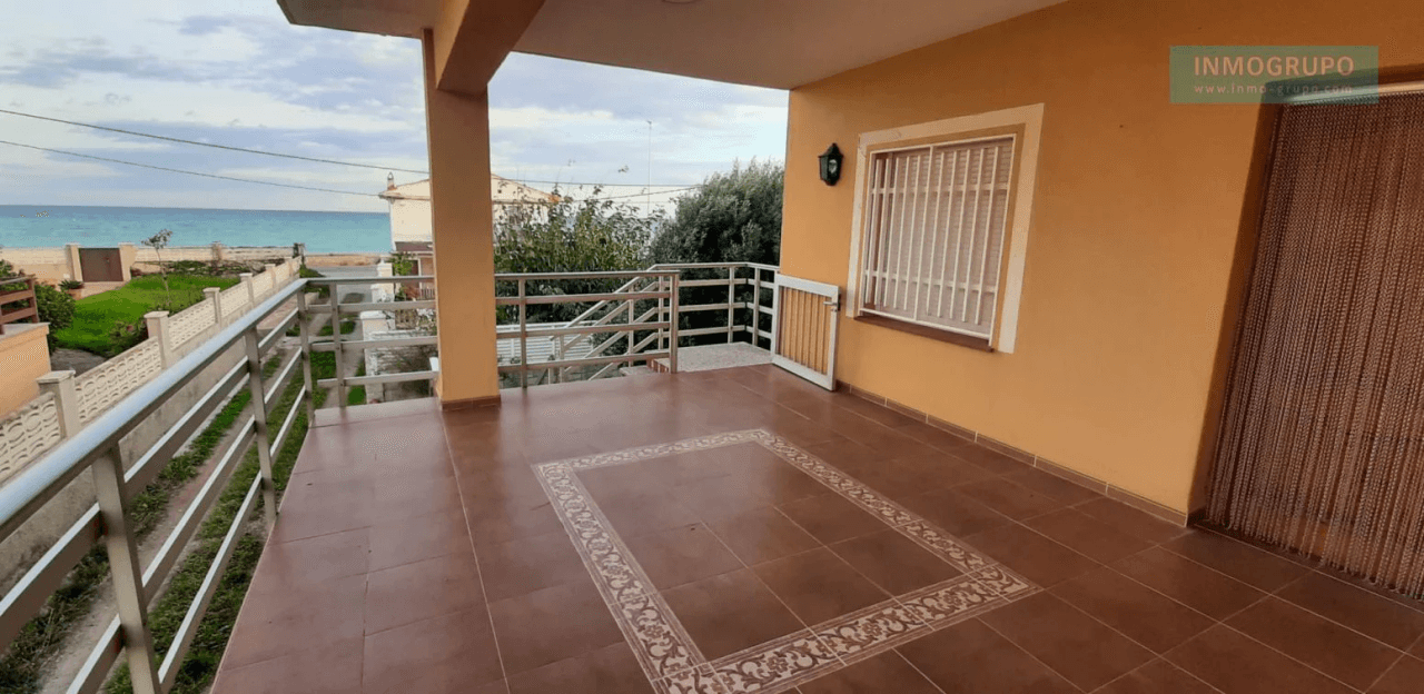 CHALET con vistas al mar en playa de Almassora