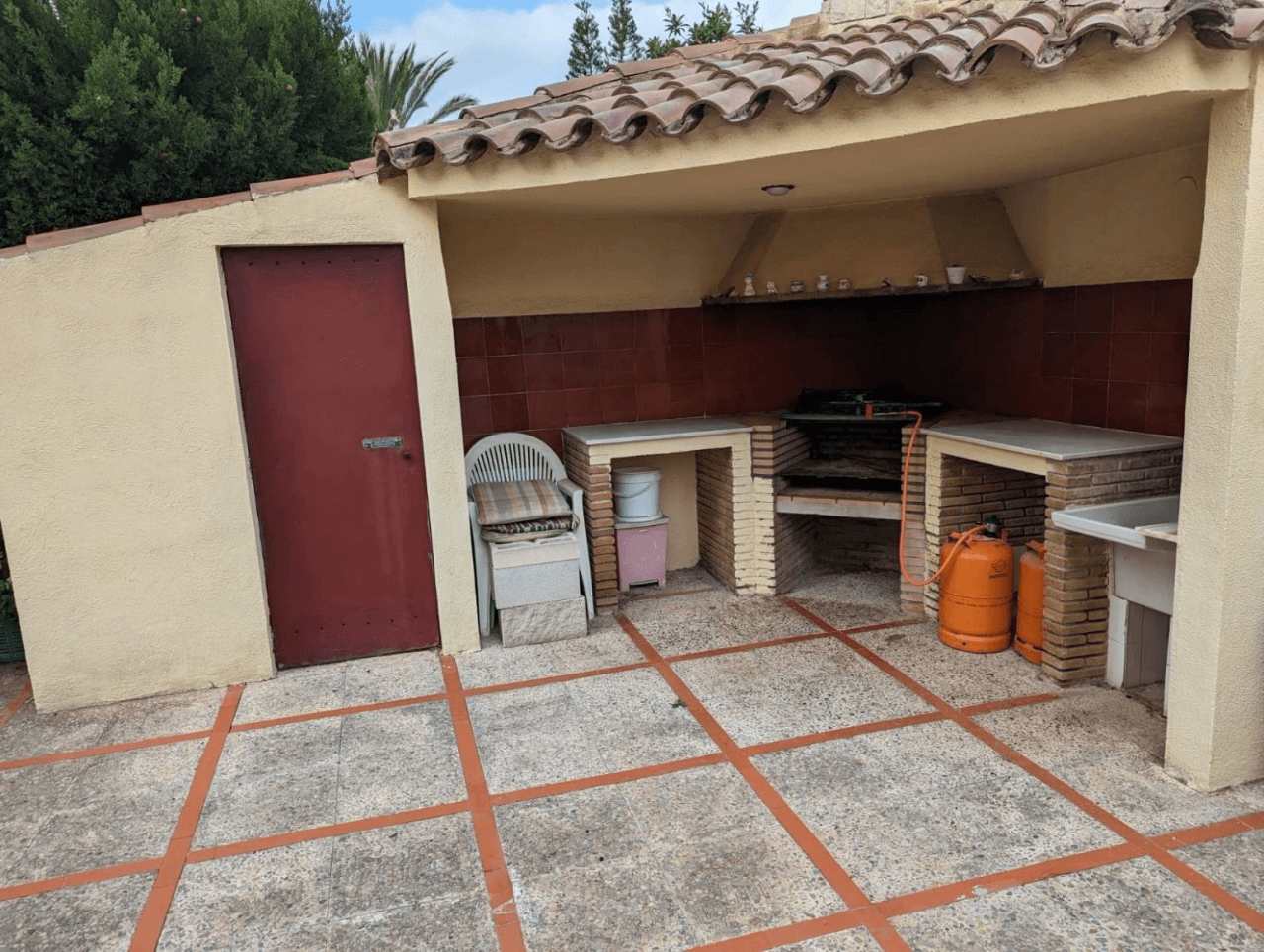 Villa individual con piscina en Zona Gran Avenida