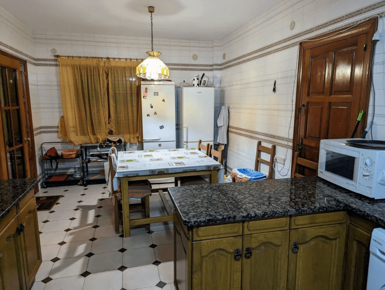 Villa individual con piscina en Zona Gran Avenida