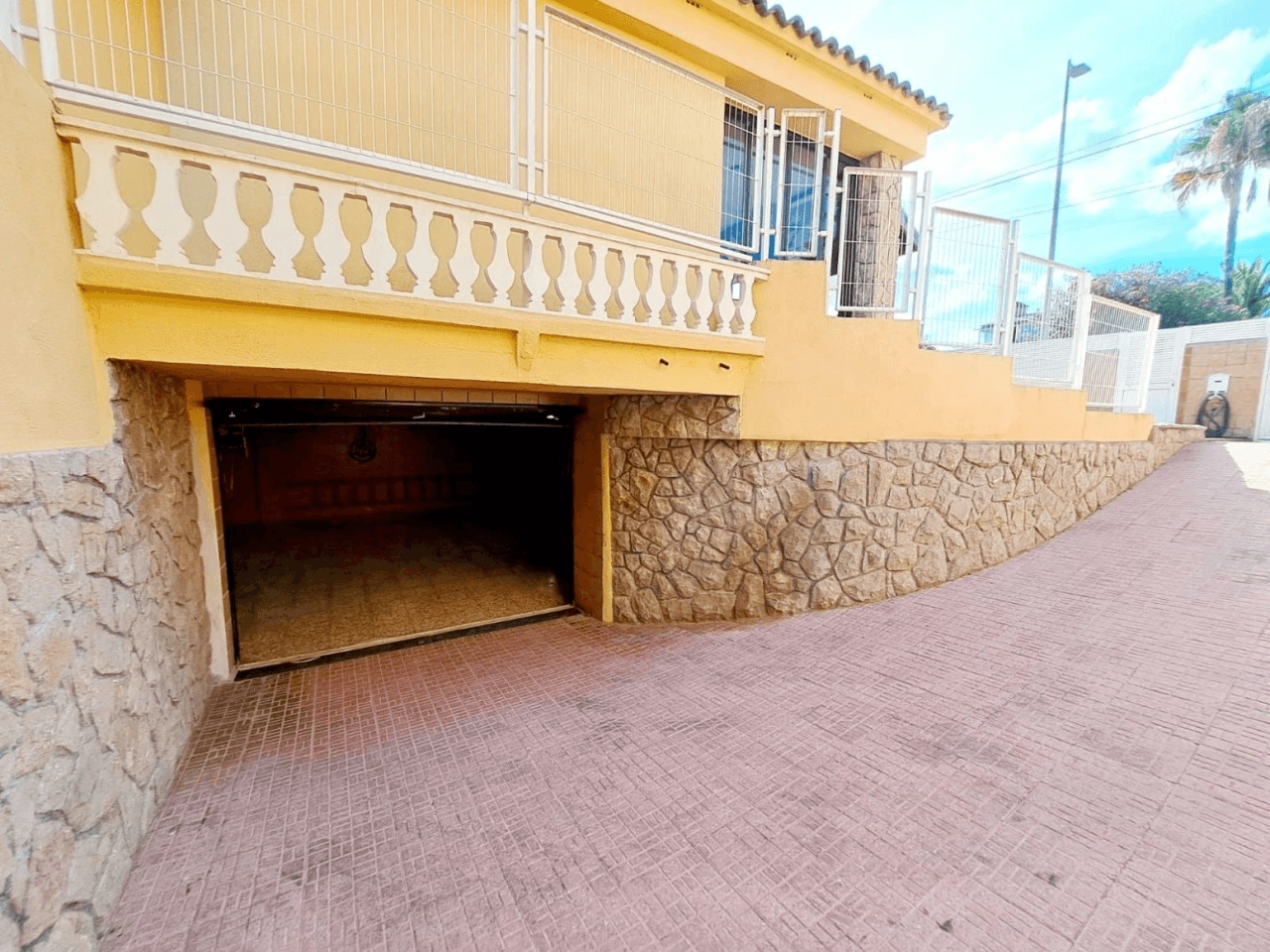 Villa en Calle San Vicente cerca de Torreon y de publo