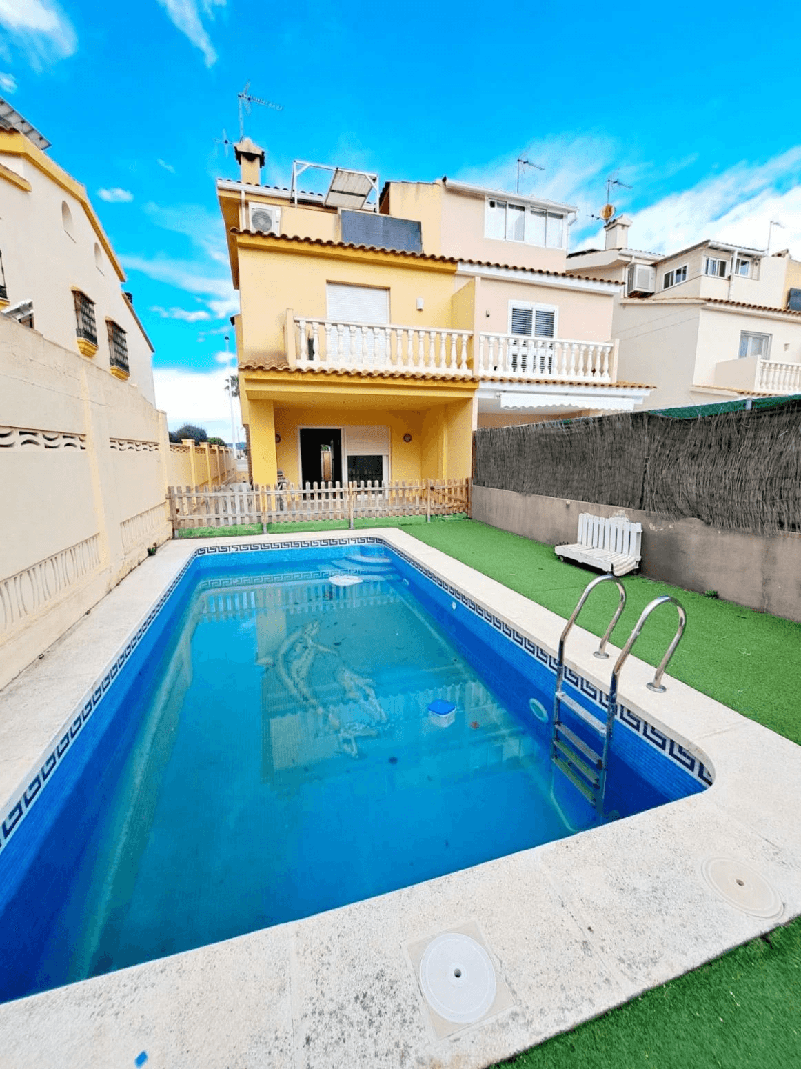 Chalet adosado a la venta cerda de Club Golf 4 dormitorios