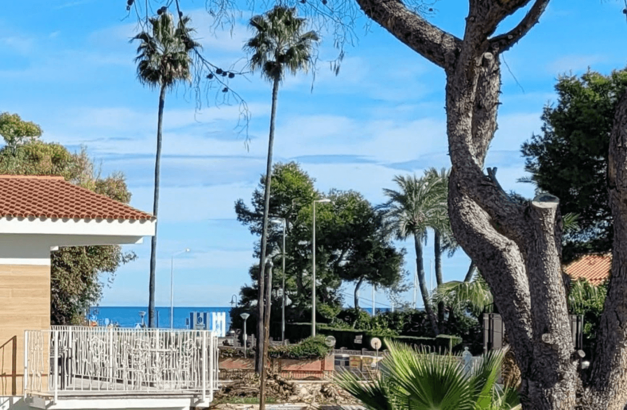 Excelente vivienda independiente a la venta en Zona Helipoli