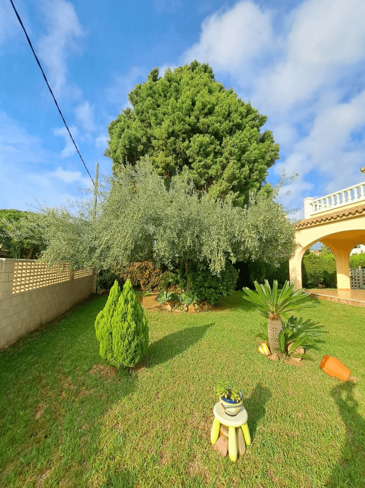 Villa individual con piscina en Zona Gran Avenida