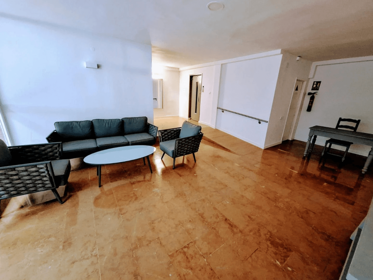 Apartamento primera linea de la playa zona voramar.