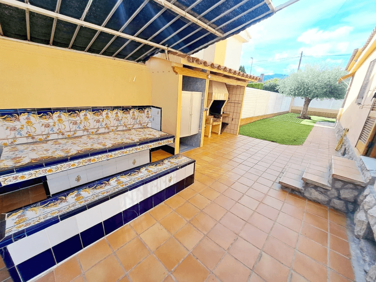 VILLA EN C/ SAN VICENTE. CERCA DEL TORREON Y DEL PUEBLO