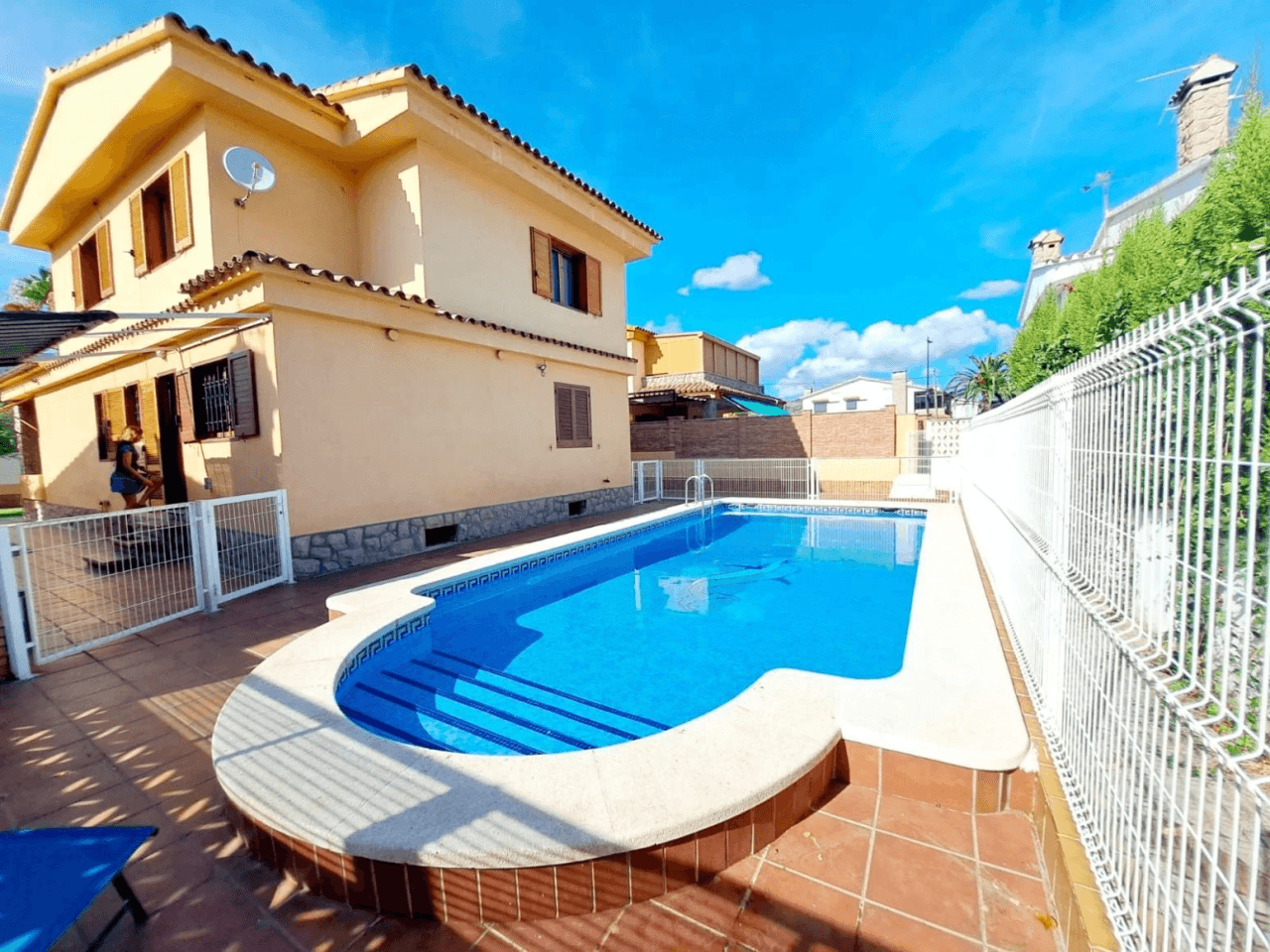 VILLA EN C/ SAN VICENTE. CERCA DEL TORREON Y DEL PUEBLO