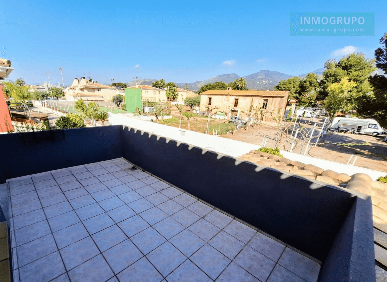 VILLA INDIVIDUAL CON PISCINA EN C/ SIGALERO