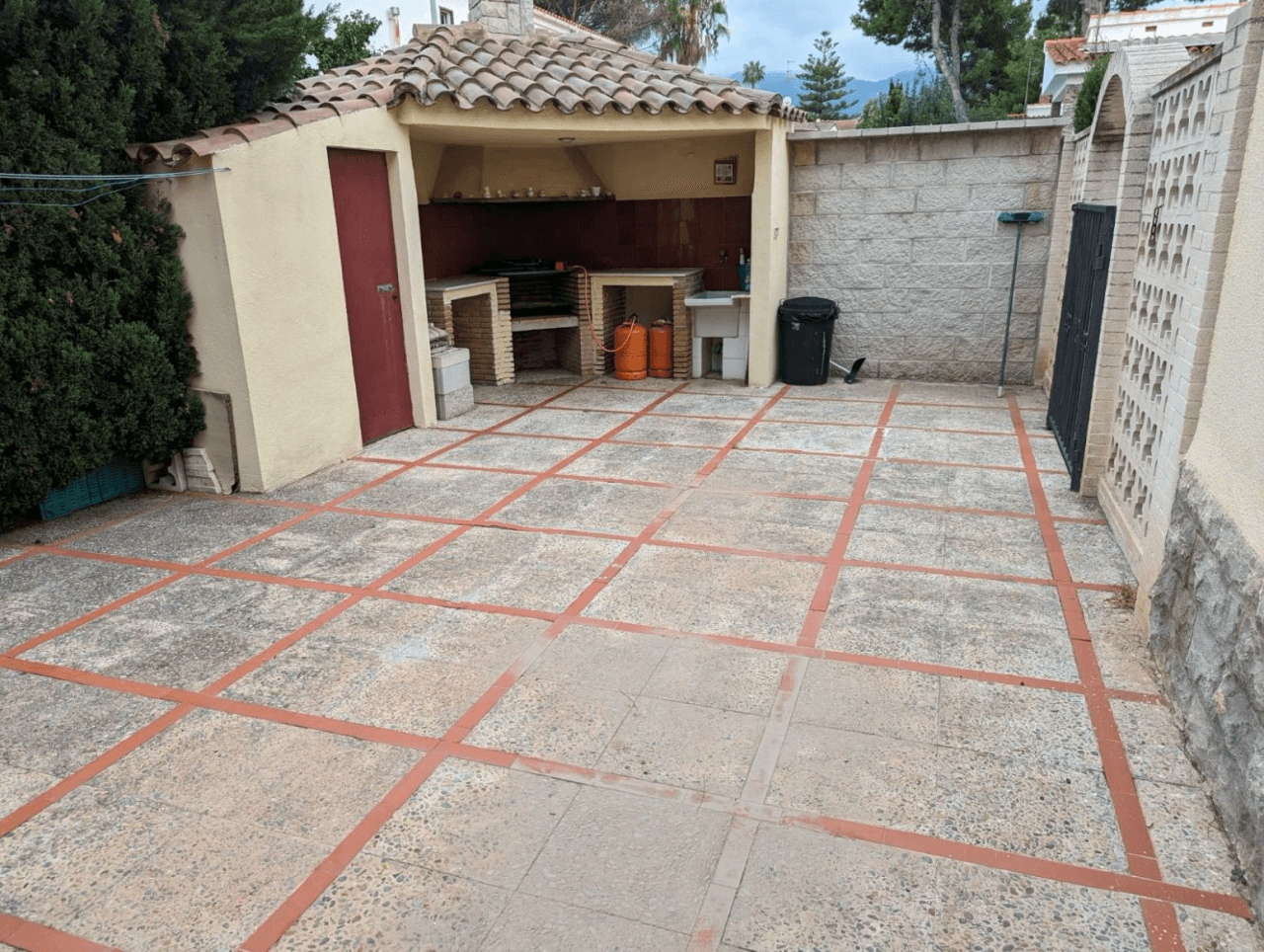 VILLA INDIVIDUAL CON PISCINA EN GRAN AVENIDA