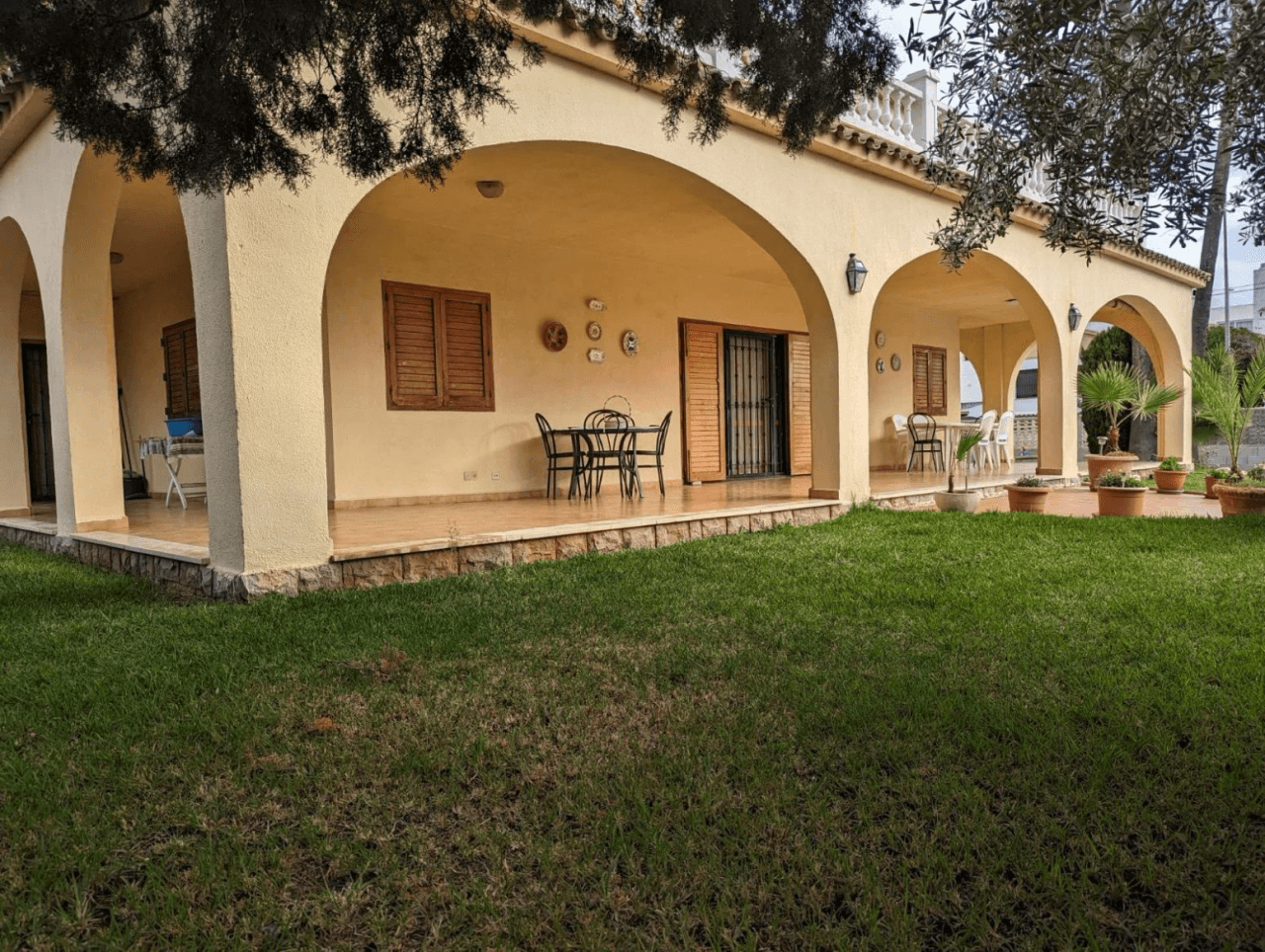 VILLA INDIVIDUAL CON PISCINA EN GRAN AVENIDA