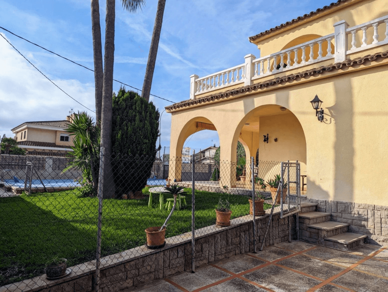 VILLA INDIVIDUAL CON PISCINA EN GRAN AVENIDA