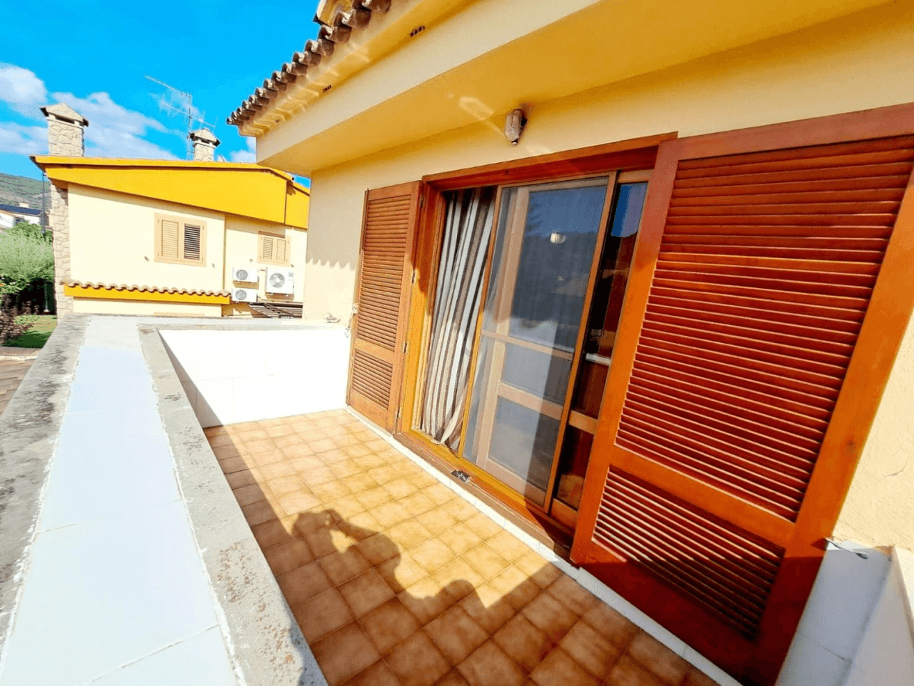 VILLA EN C/ SAN VICENTE. CERCA DEL TORREON Y DEL PUEBLO