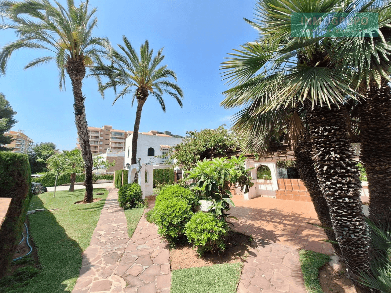 ADOSADO A LA VENTA EN PLAYA DE VORAMAR