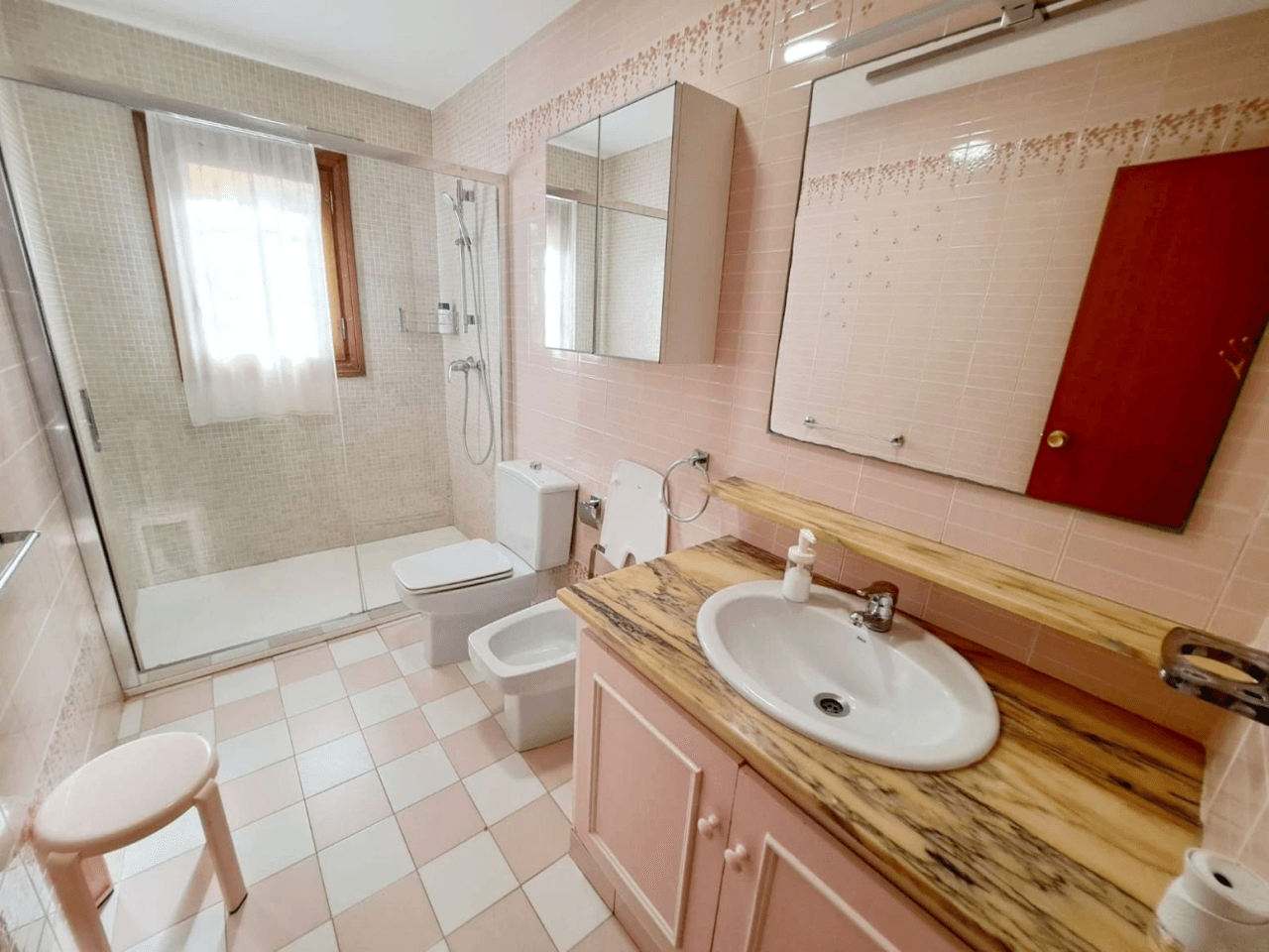 VILLA EN C/ SAN VICENTE. CERCA DEL TORREON Y DEL PUEBLO