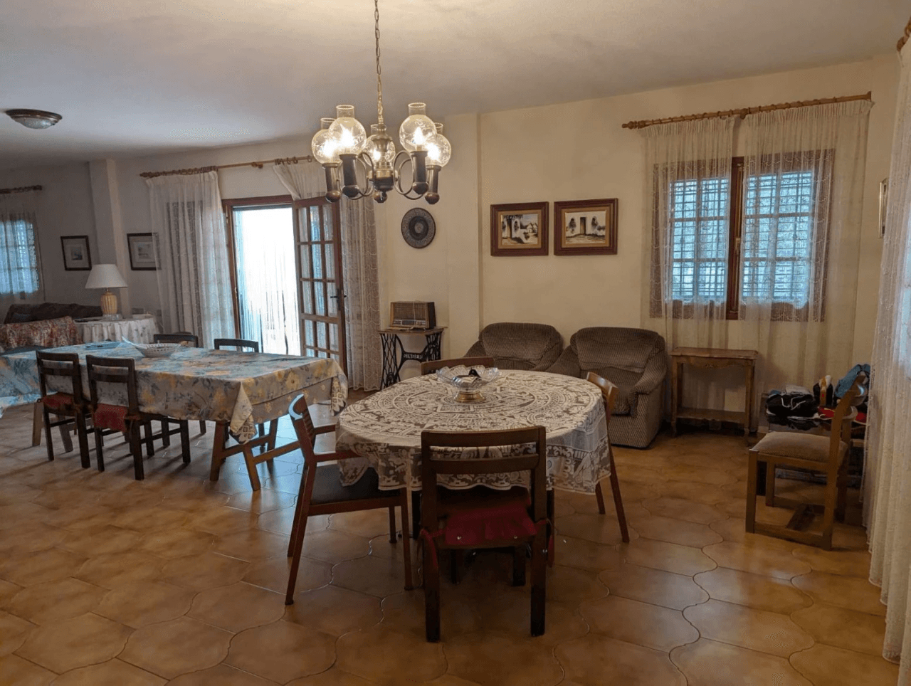 VILLA INDIVIDUAL CON PISCINA EN GRAN AVENIDA