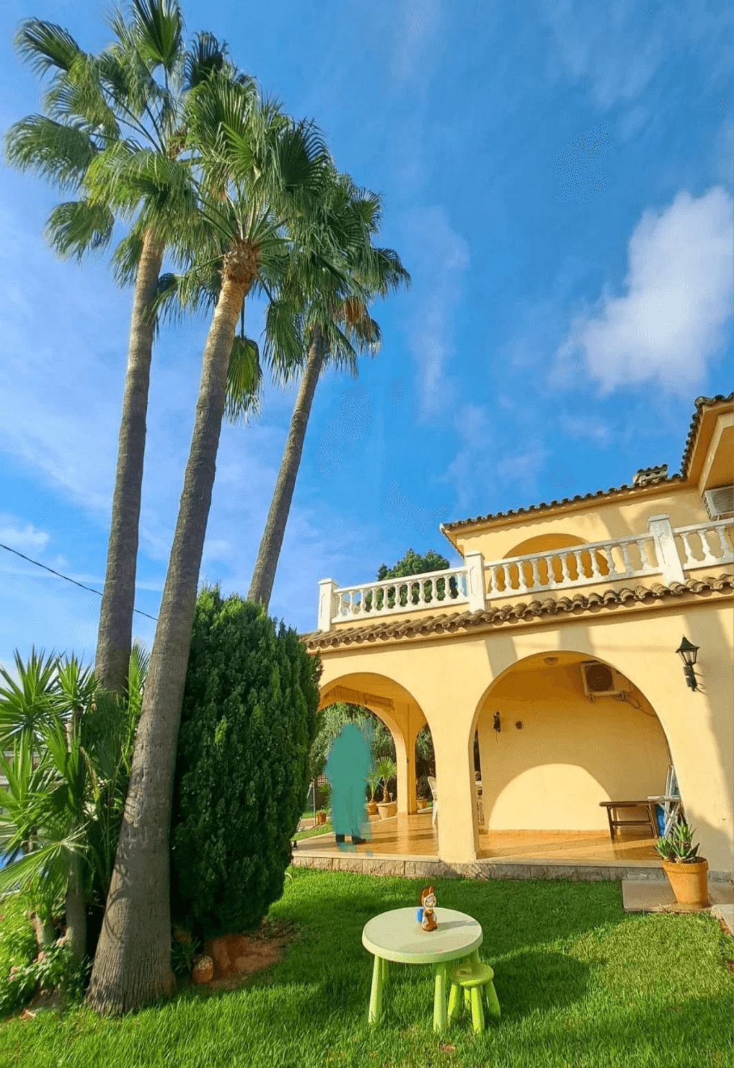VILLA INDIVIDUAL CON PISCINA EN GRAN AVENIDA